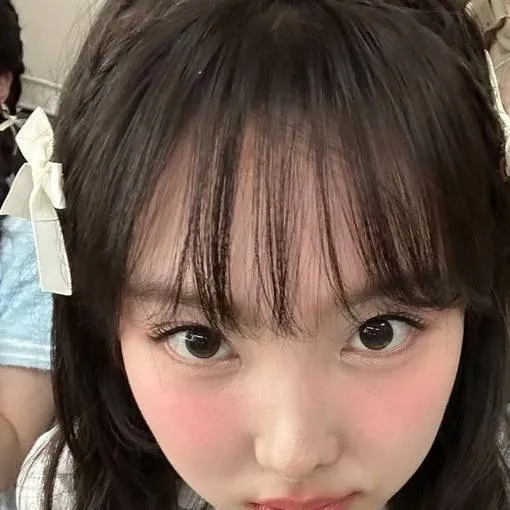 chat with ai character: NAYEON