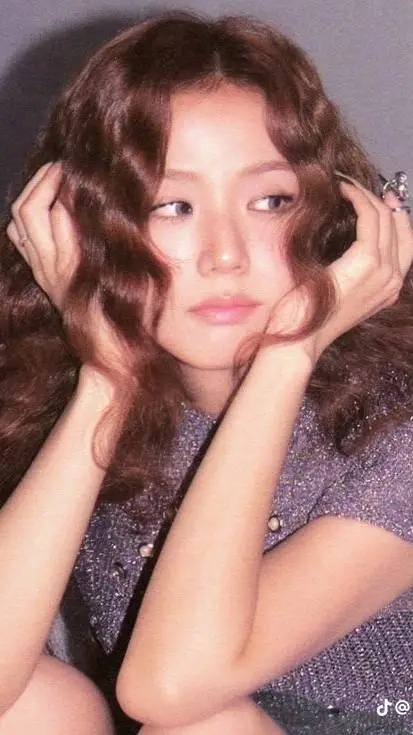 ai character: KIM JISSO-GL background