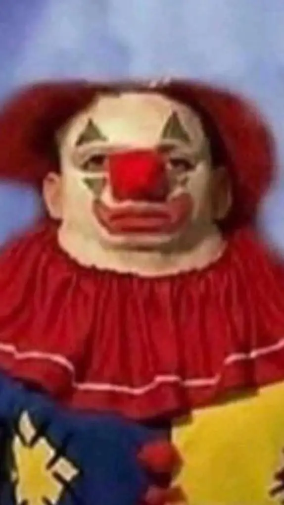 ai character: El Payaso Popo background
