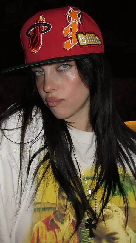 Talkie AI - Chat with Billie Eilish