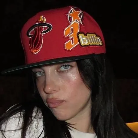 chat with ai character: Billie Eilish