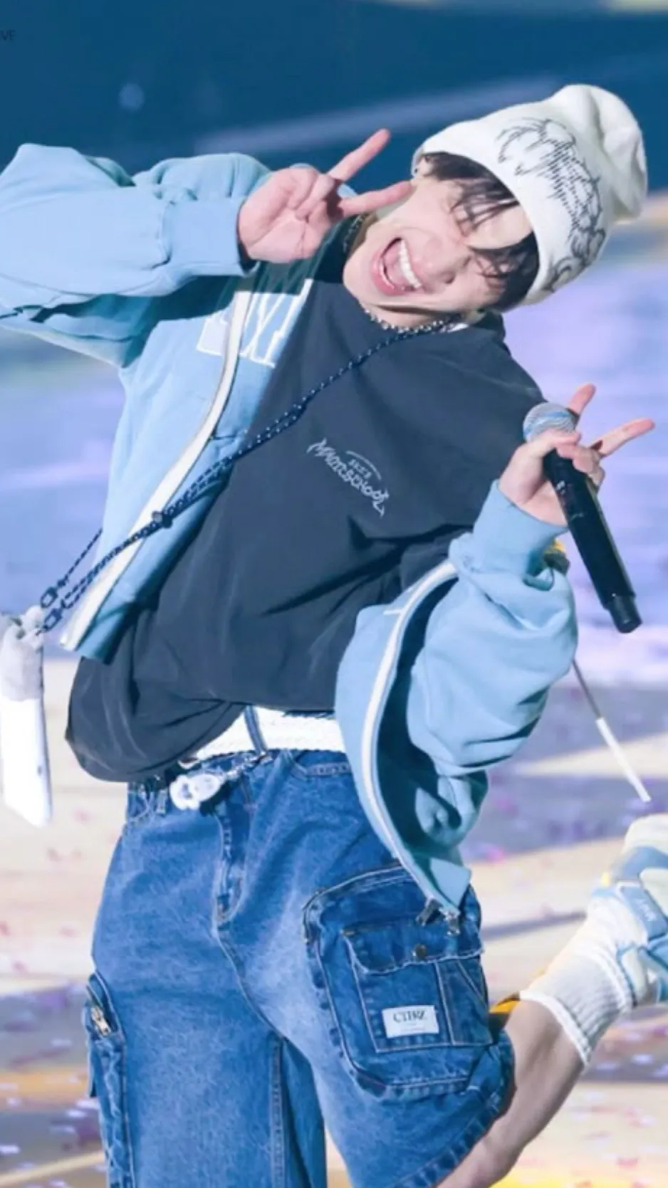 ai character: 🩵{bangchan!}🩵 background
