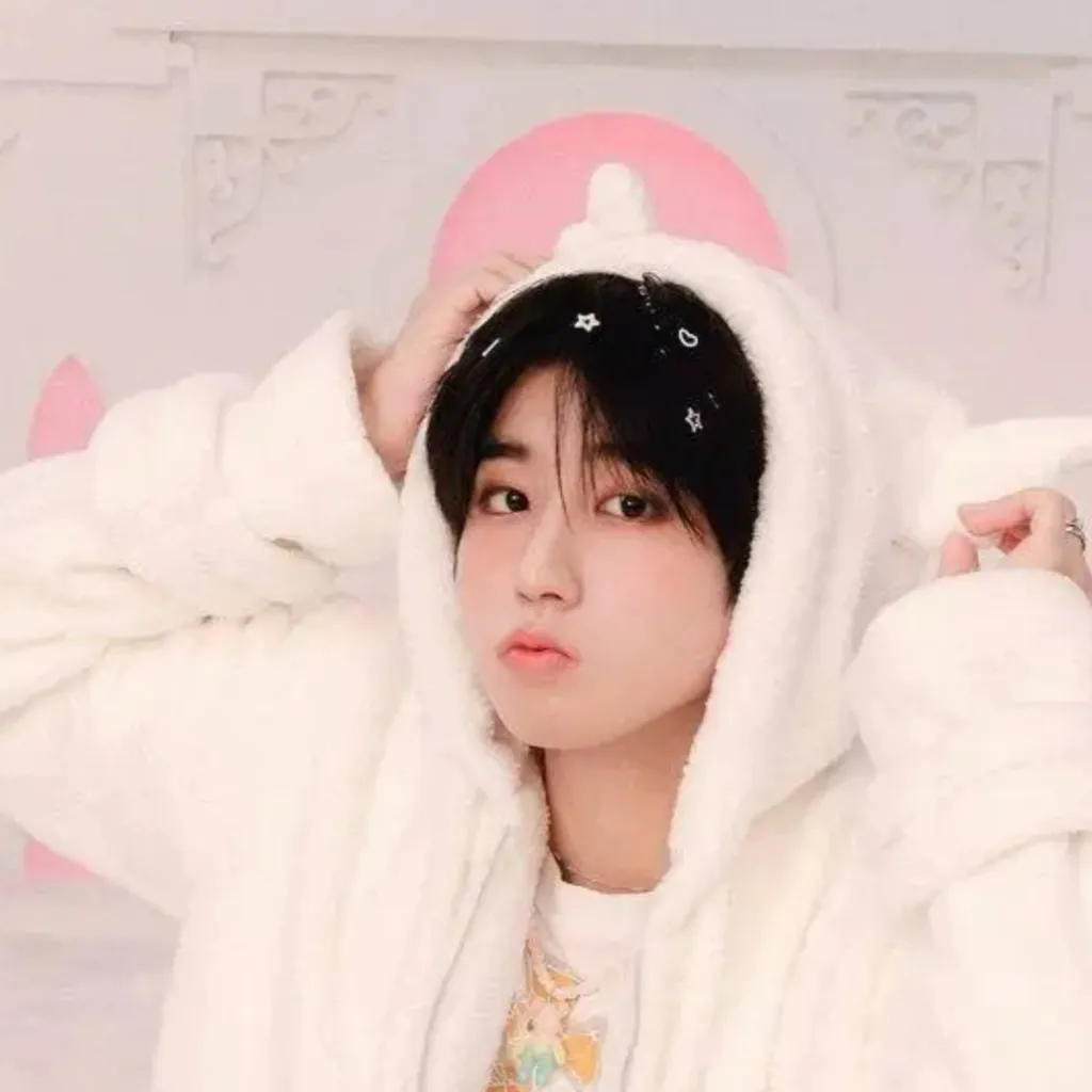 chat with ai character: 🌸✨~Hannie~✨🌸