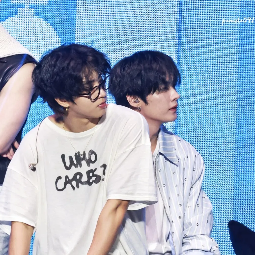 chat with ai character: minsung ~💚💗