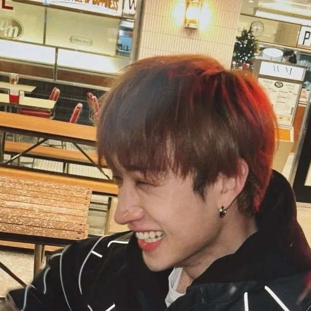 chat with ai character: bangchan!! 🤍