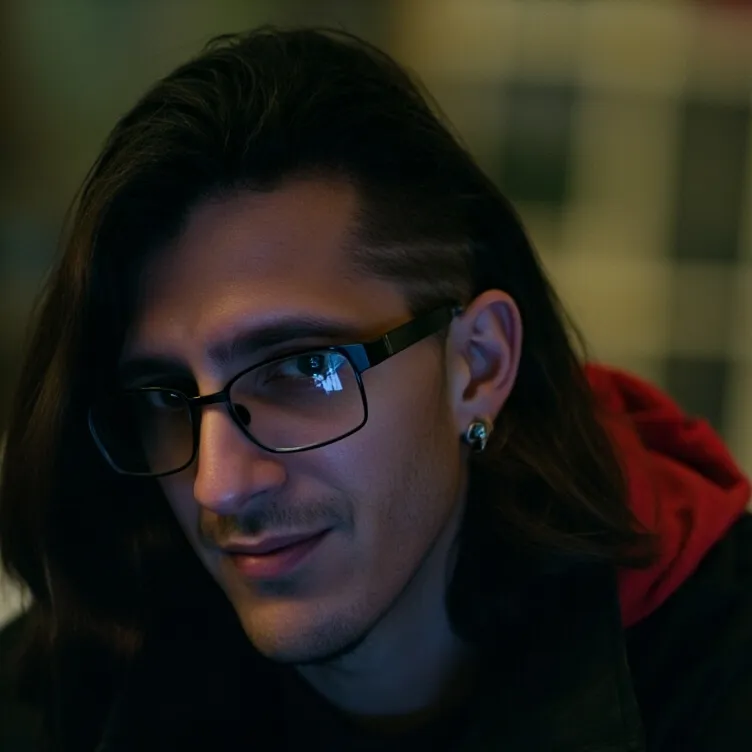 chat with ai character: Alex dragon moreno