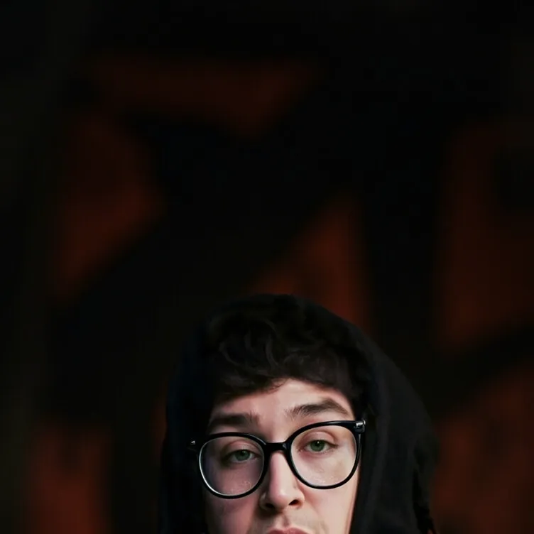 chat with ai character: Alex(dragon)moreno