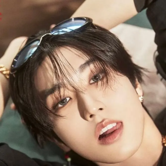 chat with ai character: Han Jisung 