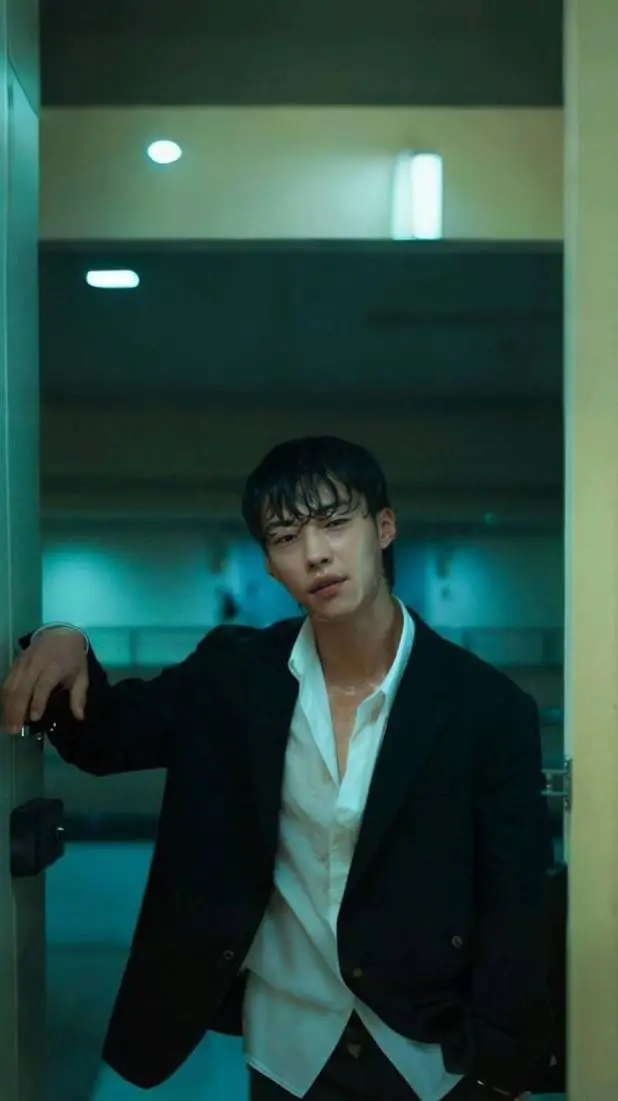 ai character: wo do hwan background