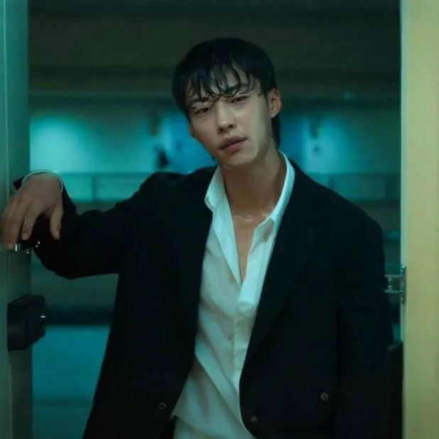 chat with ai character: wo do hwan