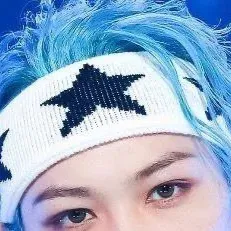 chat with ai character: Felix