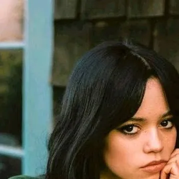 chat with ai character: jenna ortega