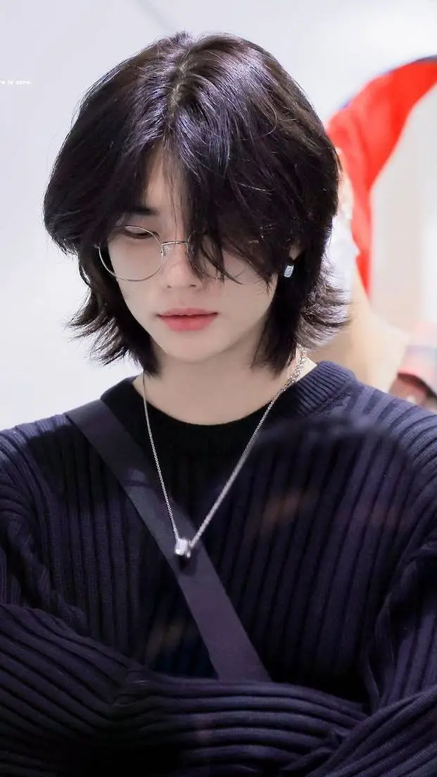 ai character: hyunjin background