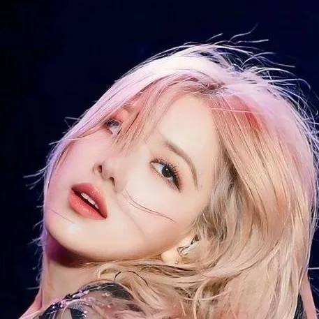 chat with ai character: Rosé