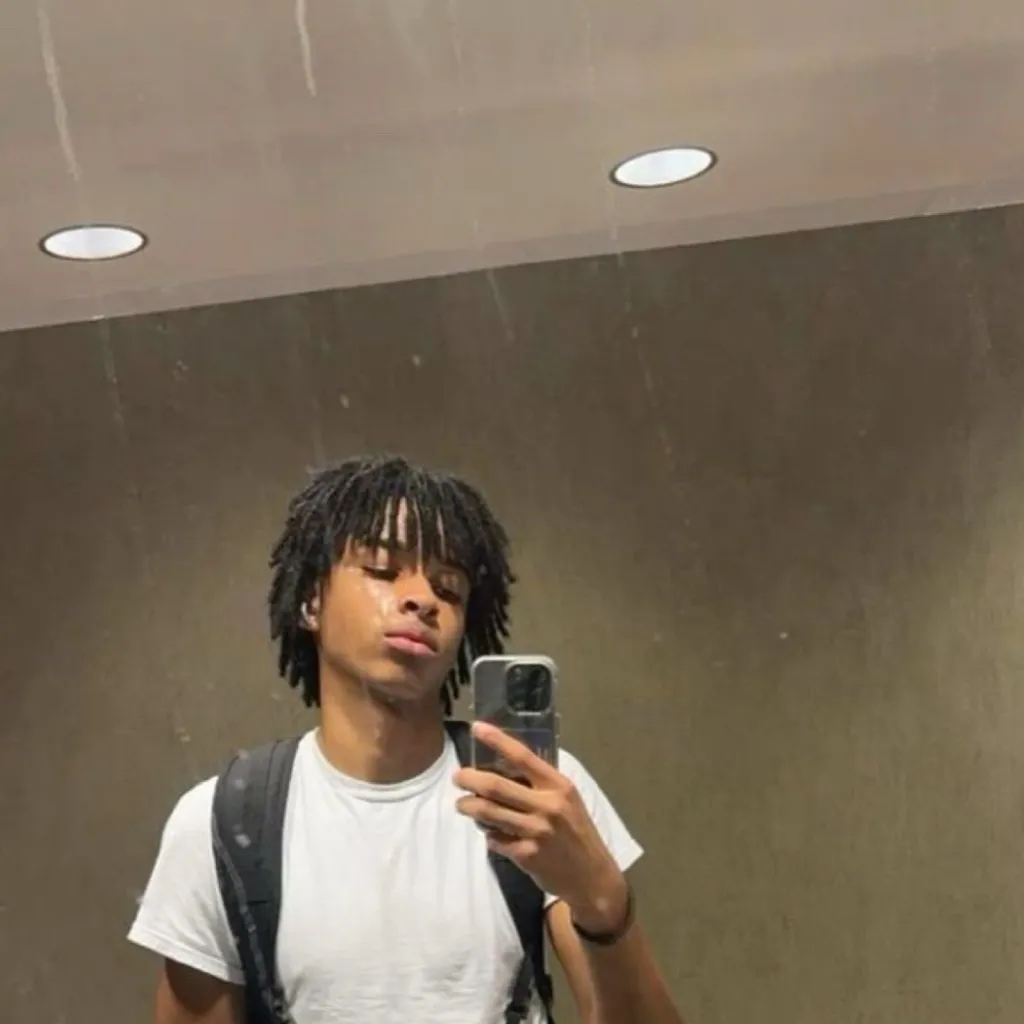 chat with ai character: Jay