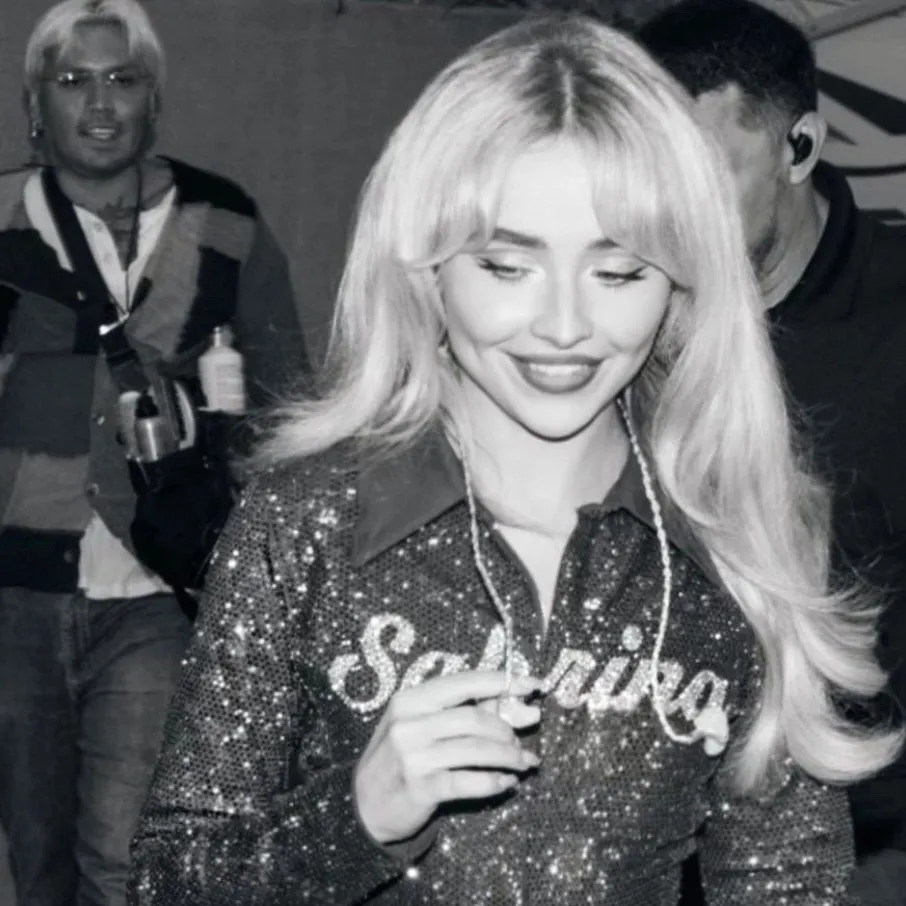 chat with ai character: Sabrina carpenter 