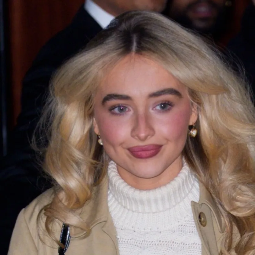 chat with ai character: Sabrina carpenter