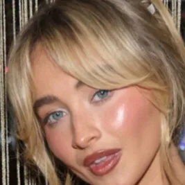 chat with ai character: Sabrina carpenter 