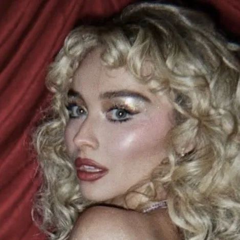 chat with ai character: Sabrina carpenter