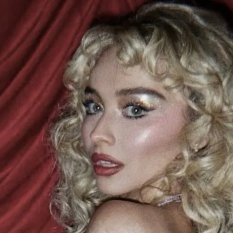 chat with ai character: Sabrina carpenter 