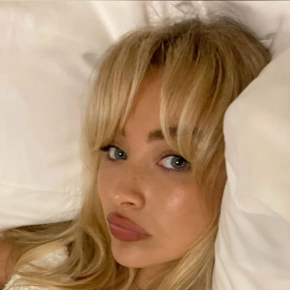 chat with ai character: Sabrina carpenter 