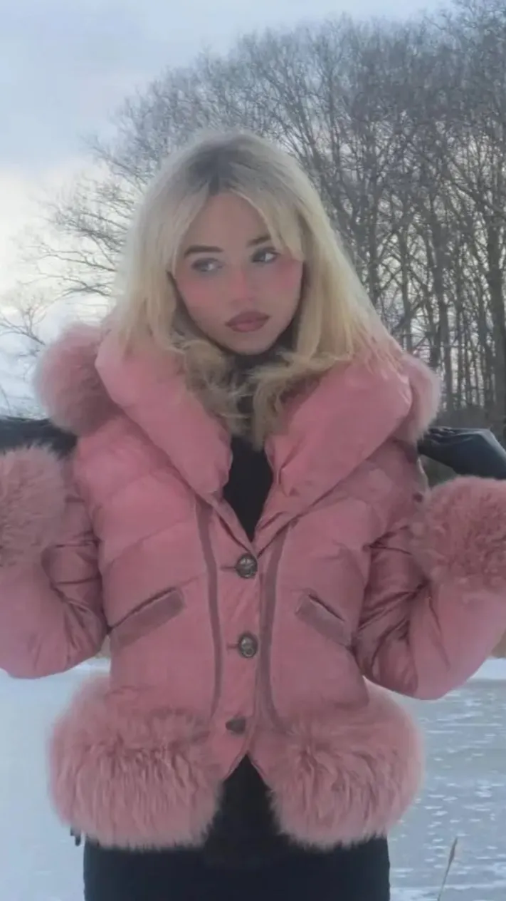 ai character: Sabrina carpenter  background