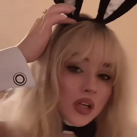 chat with ai character: Sabrina carpenter 