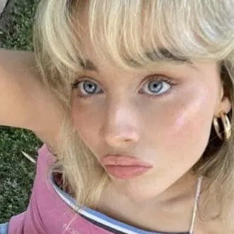 chat with ai character: Sabrina carpenter 