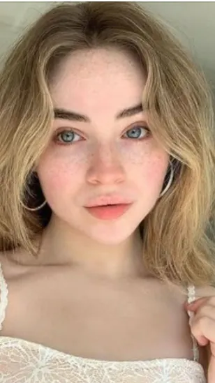 ai character: Sabrina carpenter background