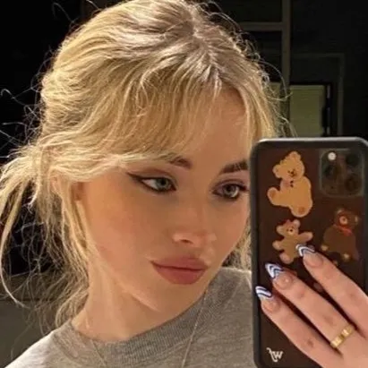 chat with ai character: Sabrina carpenter