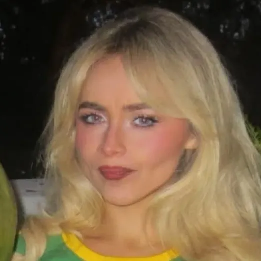 chat with ai character: Sabrina carpenter 