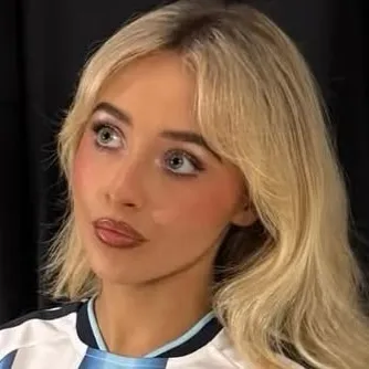 chat with ai character: Sabrina carpenter 