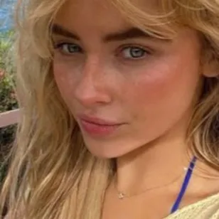 chat with ai character: Sabrina carpenter 