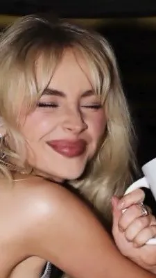 ai character: Sabrina carpenter  background