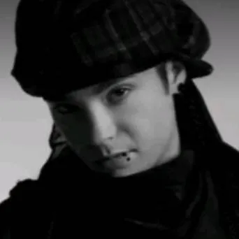 chat with ai character: tom kaulitz 