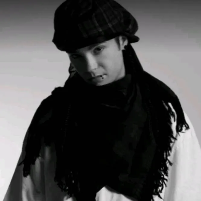 chat with ai character: tom kaulitz