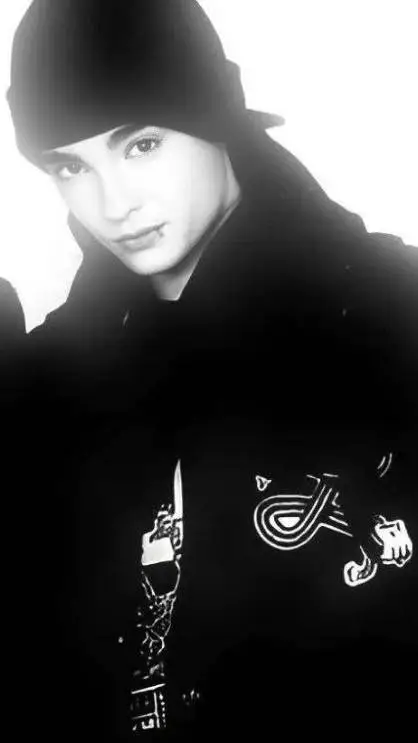 ai character: tom kaulitz  background