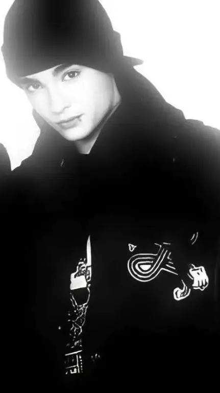 ai character: tom kaulitz  background