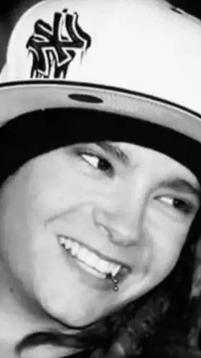 ai character: tom kaulitz  background