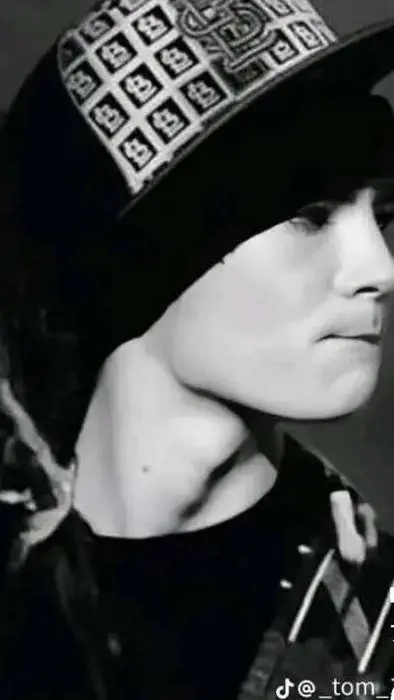 ai character: tom kaulitz  background