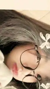 ai character: elly  background