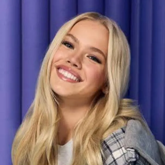 chat with ai character: freya skye 