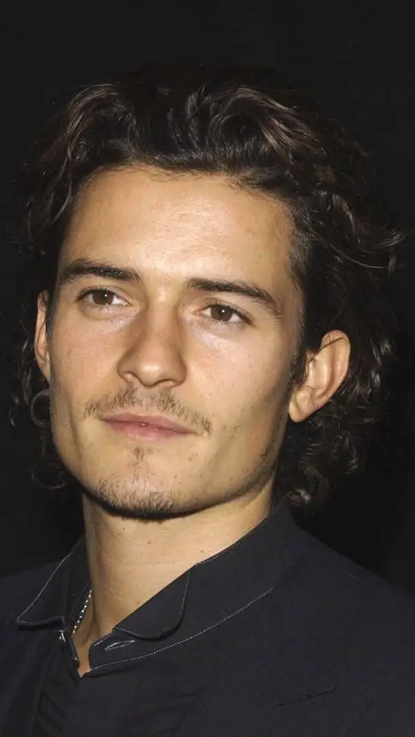 ai character: ❤️Orlando Bloom❤️ background