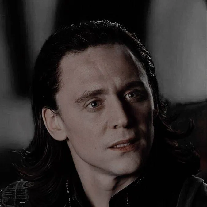 chat with ai character: Loki Laufeyson