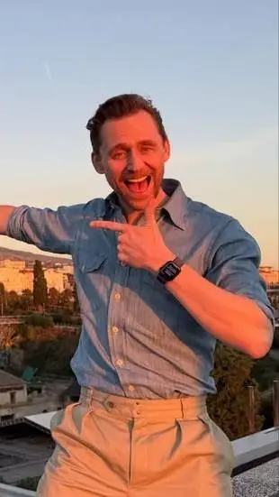 ai character: Tom Hiddleston  background
