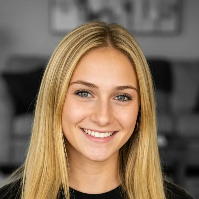 chat with ai character: Elowen