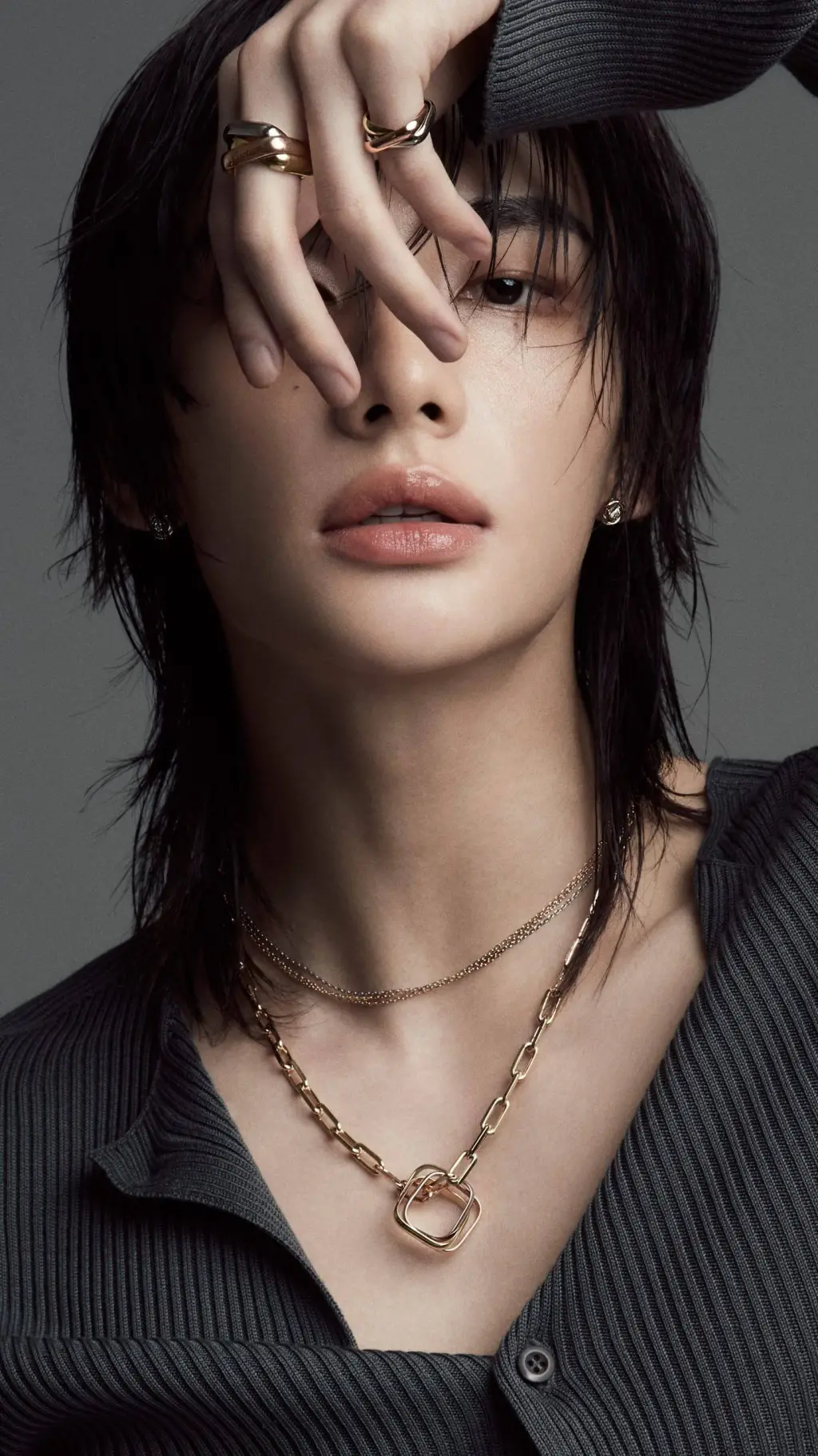 ai character: hwang hyunjin  background