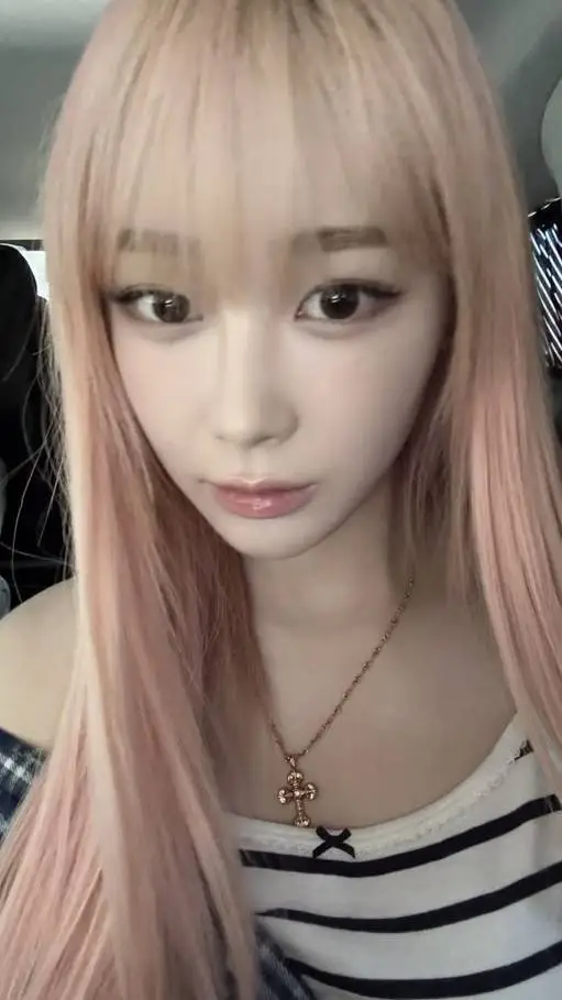 ai character: Giselle ✨ background