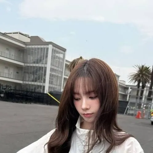 chat with ai character: Karina