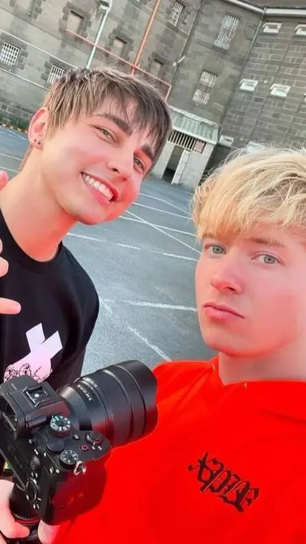 ai character: Snc and more ppl background